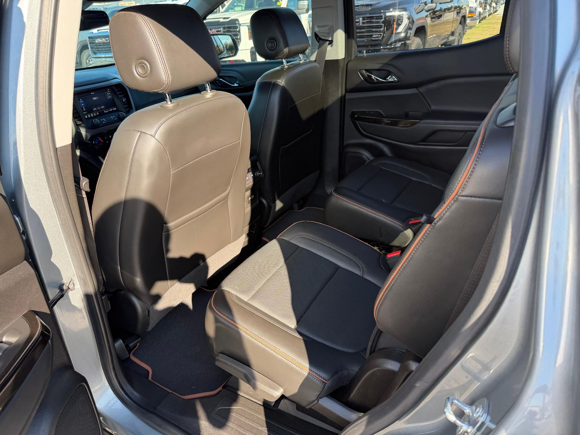 2023 GMC Acadia AWD AT4