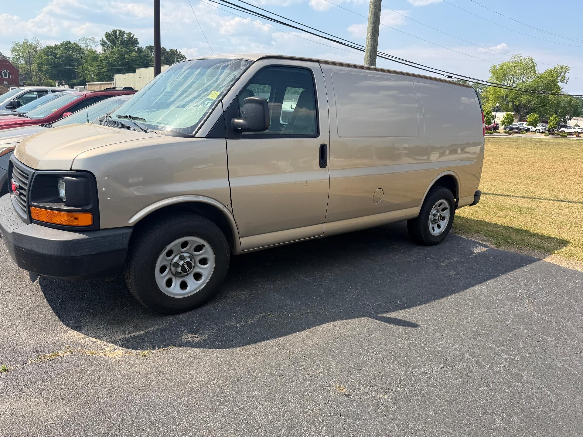 2009 GMC Savana Cargo 1500 1500 Regular Wheelbase Rear-Wheel Drive